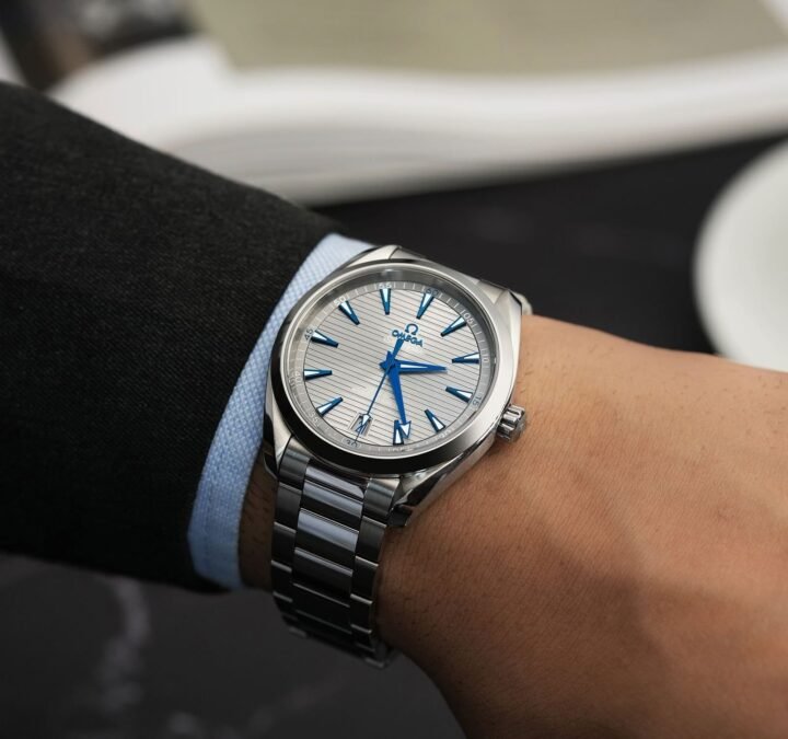 omega-seamaster-220-10-41-21-06-001-powg21a-multiple-4.jpg